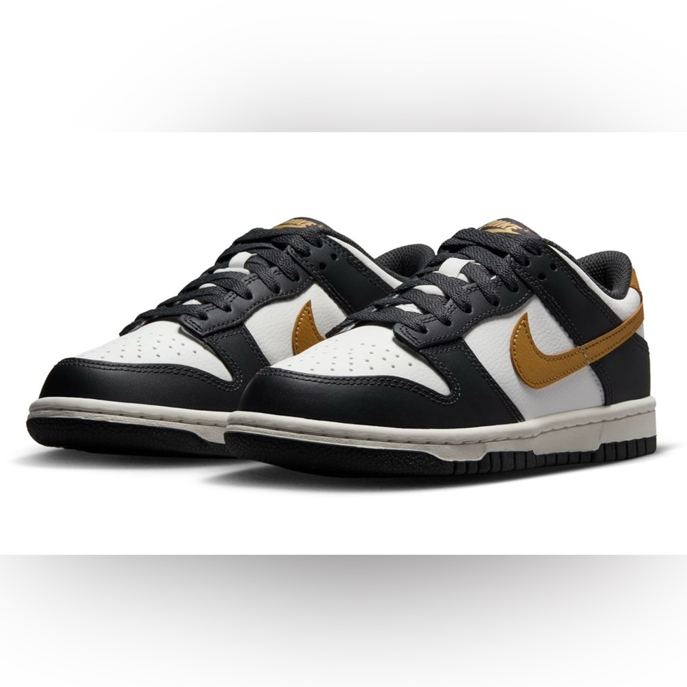 NEW!! Nike Dunk Low 5.5Y / Woman’s 7 (No Box)